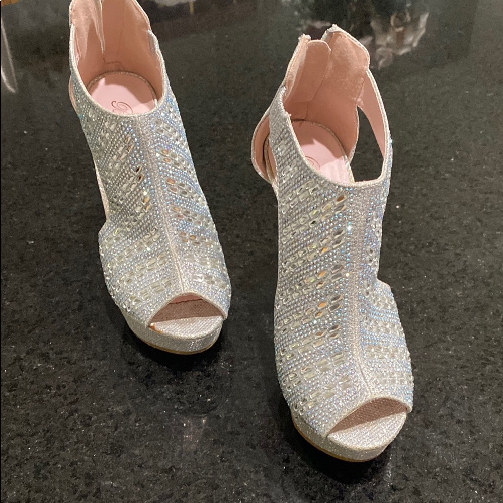 Elegant Silver Peep-Toe Women's Shoes